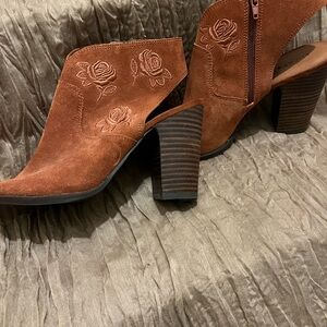 Lucky Brand Pumpkin/Orange Floral Heeled Leather/Suede Boots